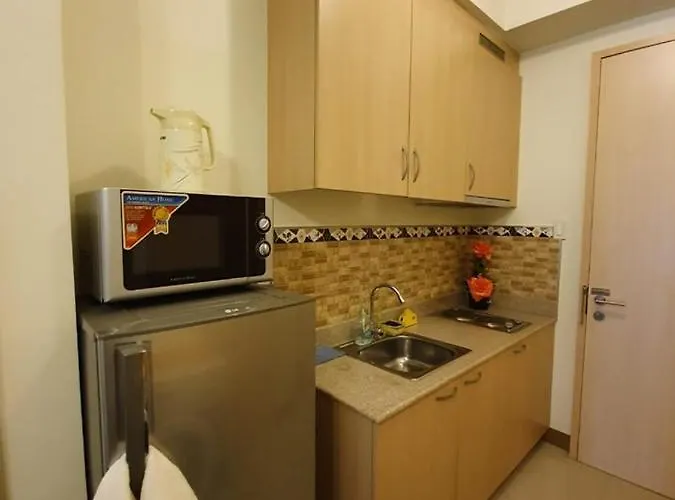 Field Residences Condominium Apartahotel *